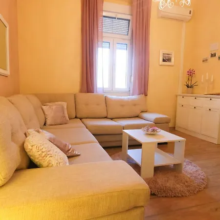 Rosa Solis Apartment *